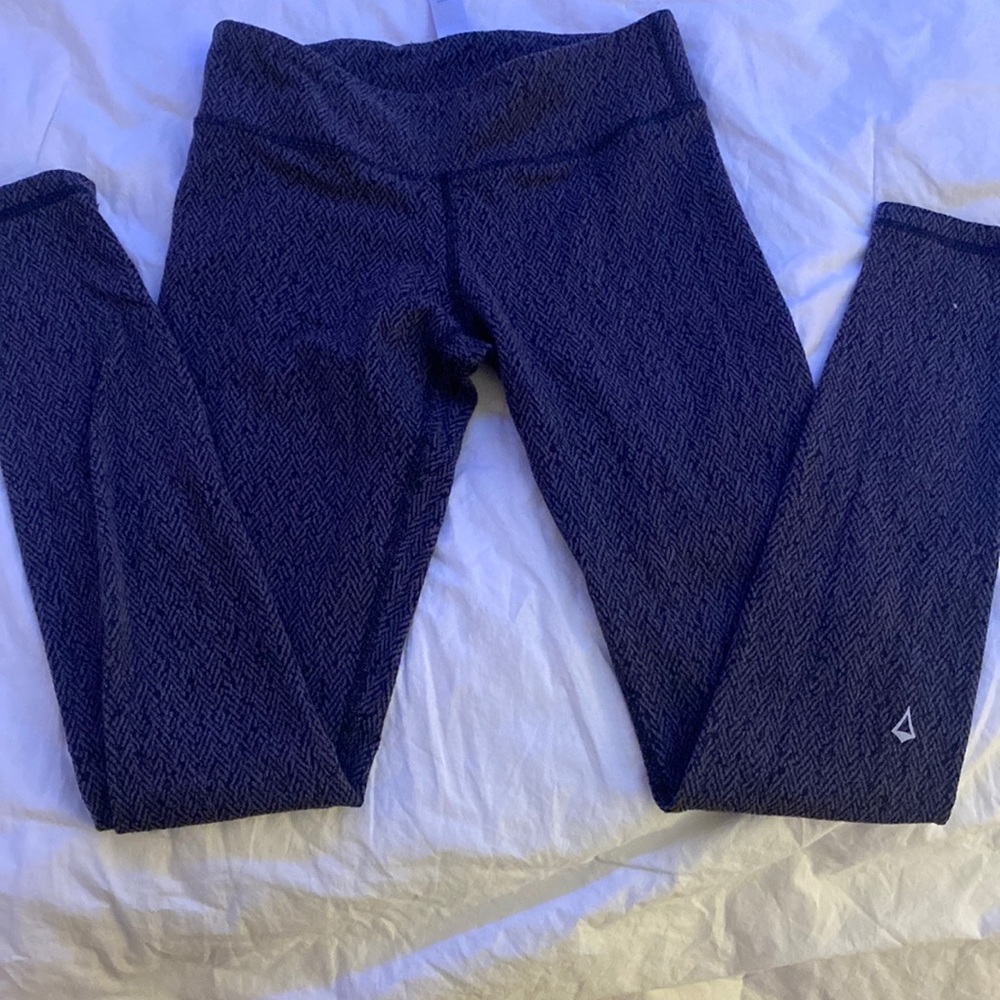 Lululemon grey and black ivivva leggings